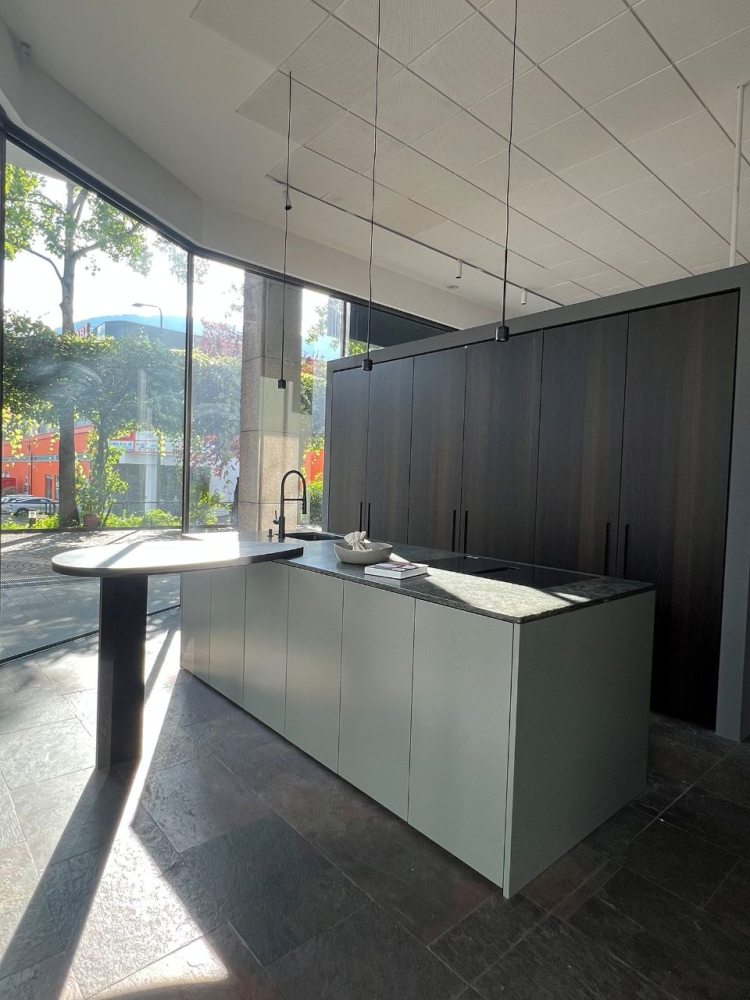 Showroom Interior Studio